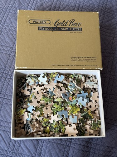 Vintage victory gold box - victory,