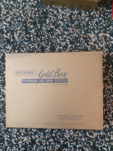 Gold victory vintage wooden - gold,